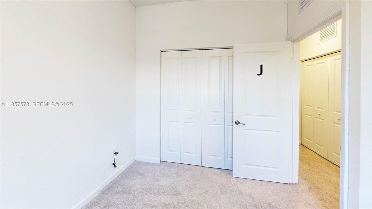 На продажу: $480,000 (3 спален, 2 ванн, 1827 Квадратных фут)