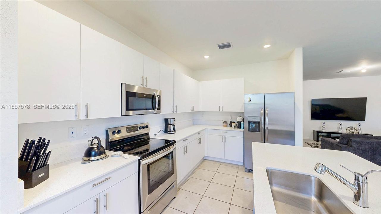 На продажу: $480,000 (3 спален, 2 ванн, 1827 Квадратных фут)