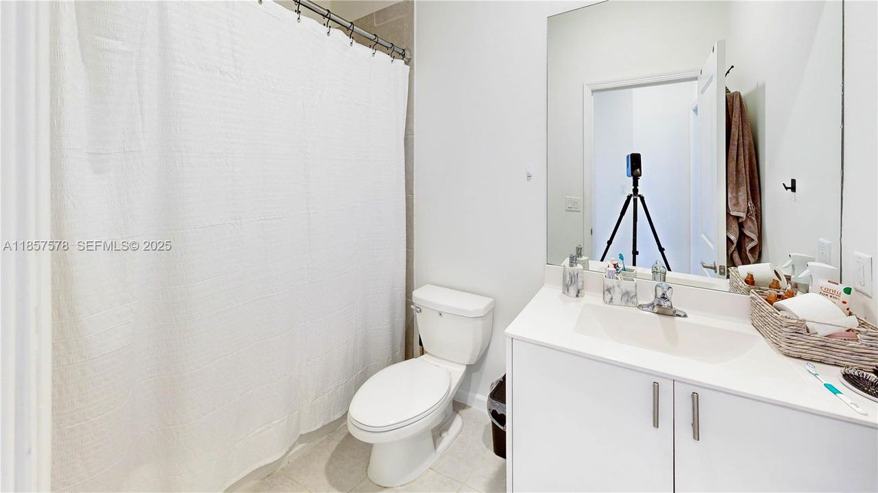 На продажу: $480,000 (3 спален, 2 ванн, 1827 Квадратных фут)