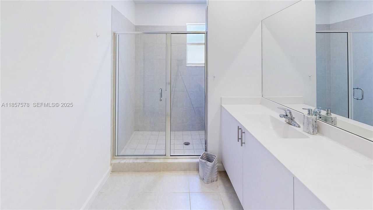 На продажу: $480,000 (3 спален, 2 ванн, 1827 Квадратных фут)