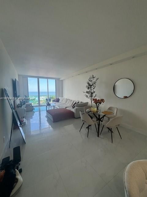 待售: $435,000 (1 贝兹, 1 浴室, 1005 平方英尺)