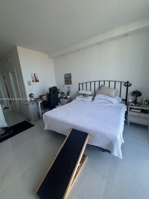 待售: $435,000 (1 贝兹, 1 浴室, 1005 平方英尺)