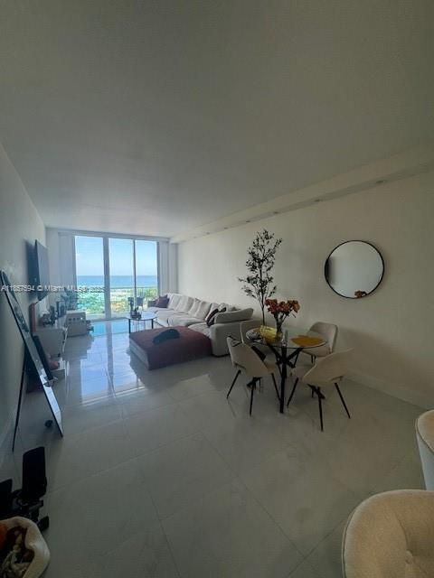 待售: $435,000 (1 贝兹, 1 浴室, 1005 平方英尺)