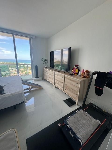 待售: $435,000 (1 贝兹, 1 浴室, 1005 平方英尺)