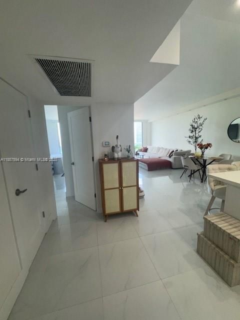 待售: $435,000 (1 贝兹, 1 浴室, 1005 平方英尺)