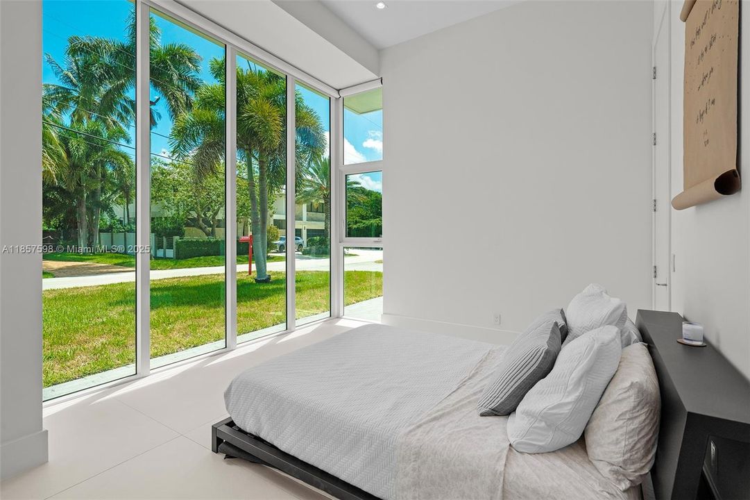 待售: $5,440,000 (3 贝兹, 2 浴室, 2690 平方英尺)