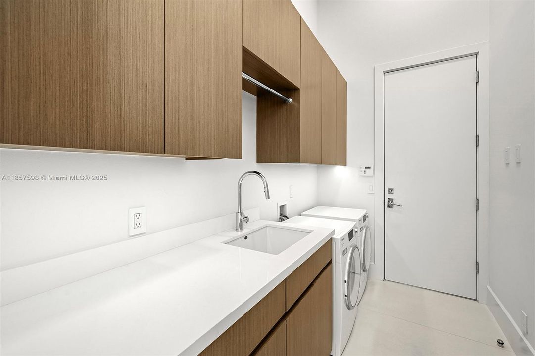 待售: $5,440,000 (3 贝兹, 2 浴室, 2690 平方英尺)