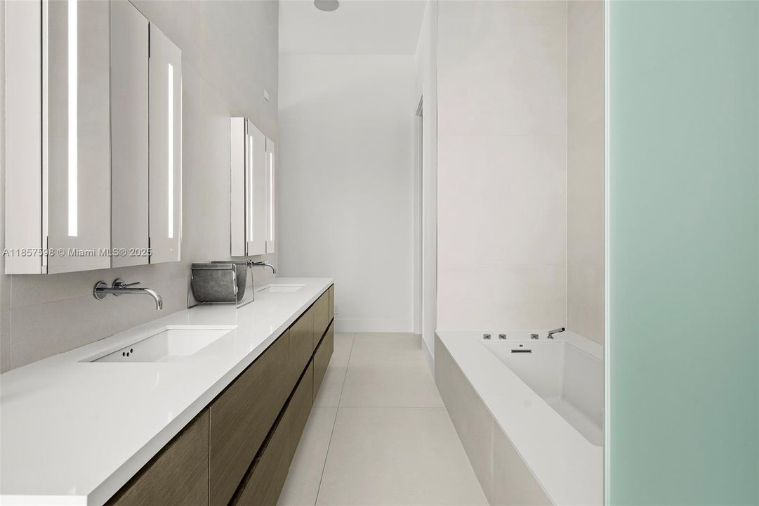 待售: $5,440,000 (3 贝兹, 2 浴室, 2690 平方英尺)