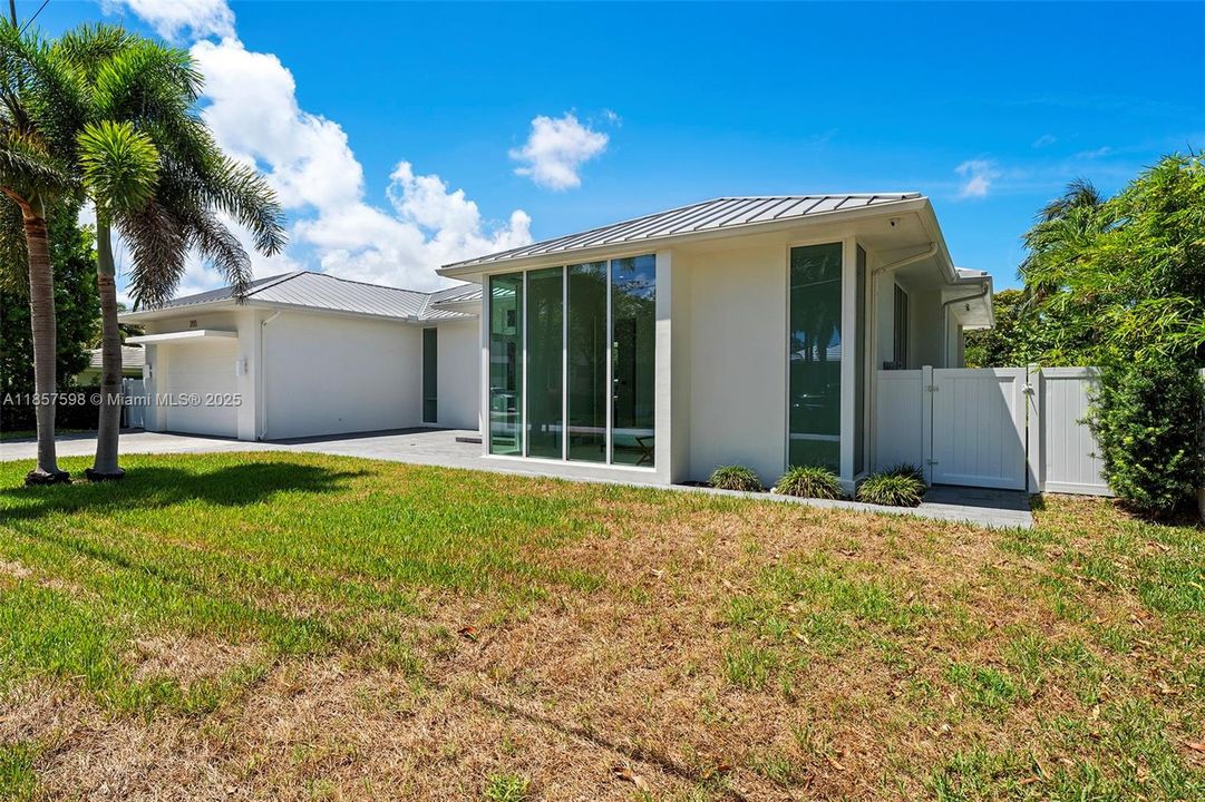 待售: $5,440,000 (3 贝兹, 2 浴室, 2690 平方英尺)