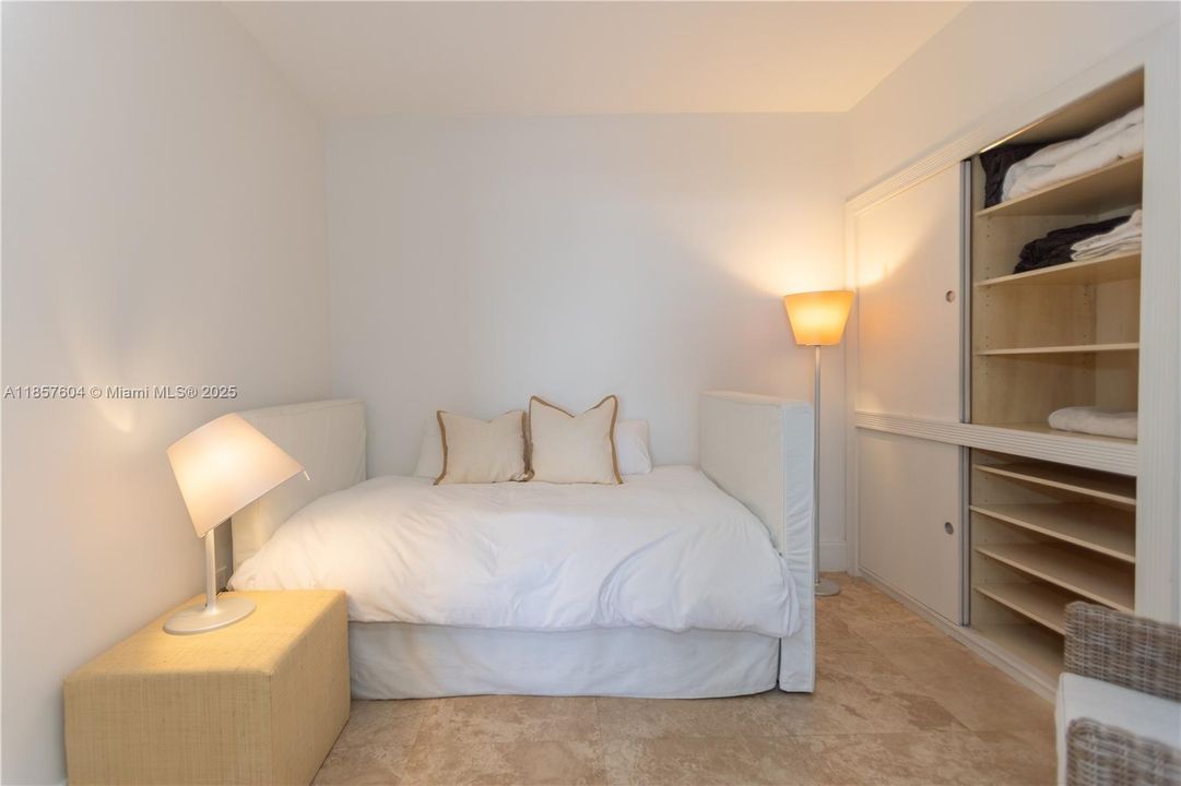 For Sale: $900,000 (2 beds, 2 baths, 1260 Square Feet)