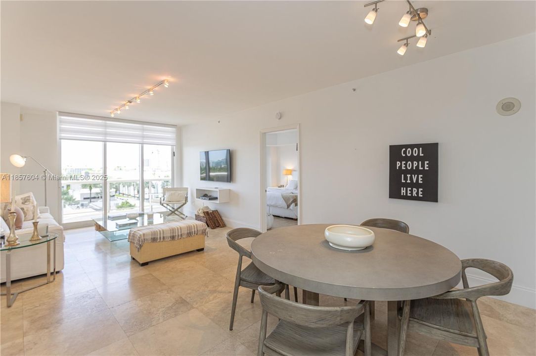 For Sale: $900,000 (2 beds, 2 baths, 1260 Square Feet)