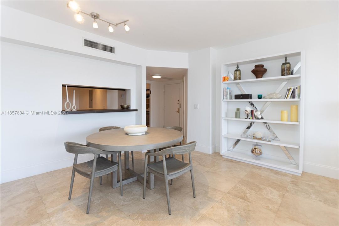 For Sale: $900,000 (2 beds, 2 baths, 1260 Square Feet)