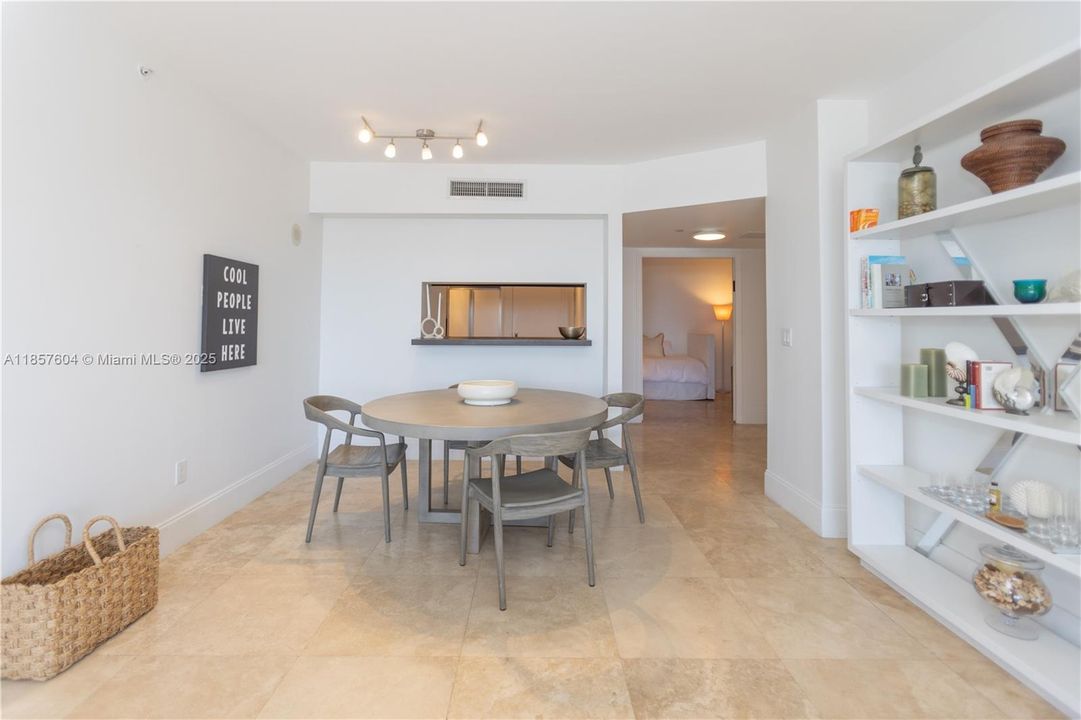 For Sale: $900,000 (2 beds, 2 baths, 1260 Square Feet)