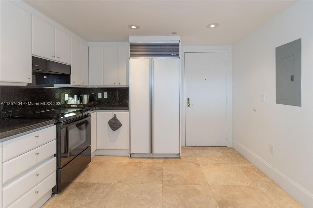 For Sale: $900,000 (2 beds, 2 baths, 1260 Square Feet)