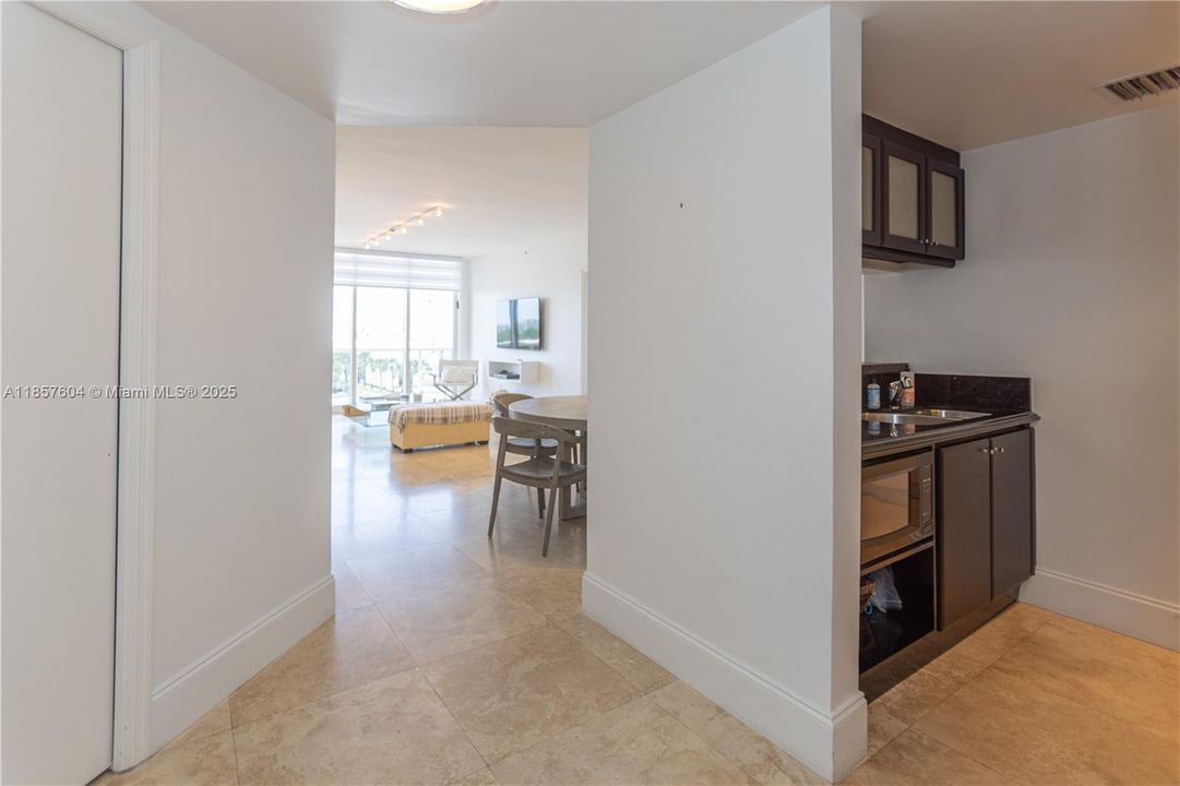 For Sale: $900,000 (2 beds, 2 baths, 1260 Square Feet)
