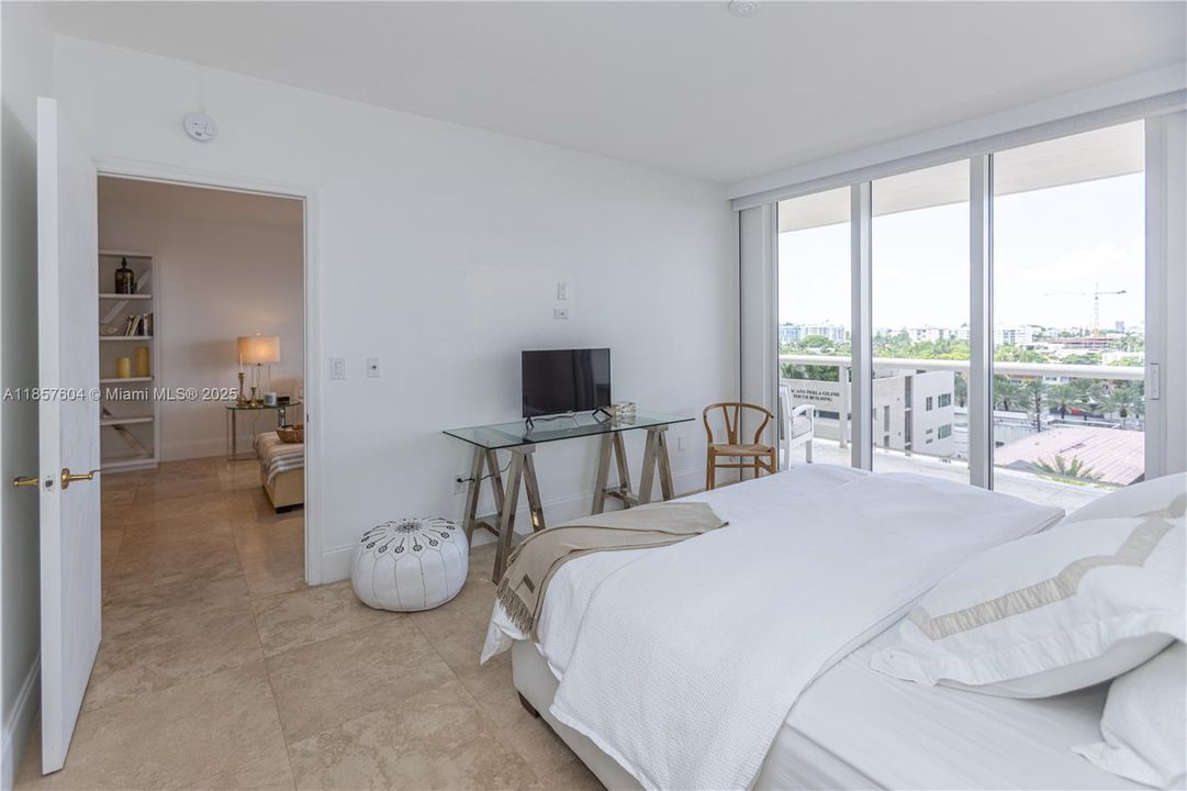 For Sale: $900,000 (2 beds, 2 baths, 1260 Square Feet)