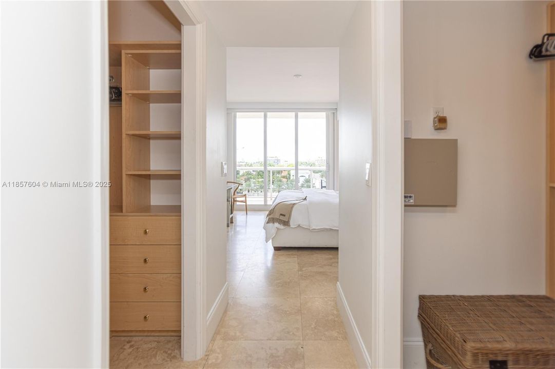 For Sale: $900,000 (2 beds, 2 baths, 1260 Square Feet)