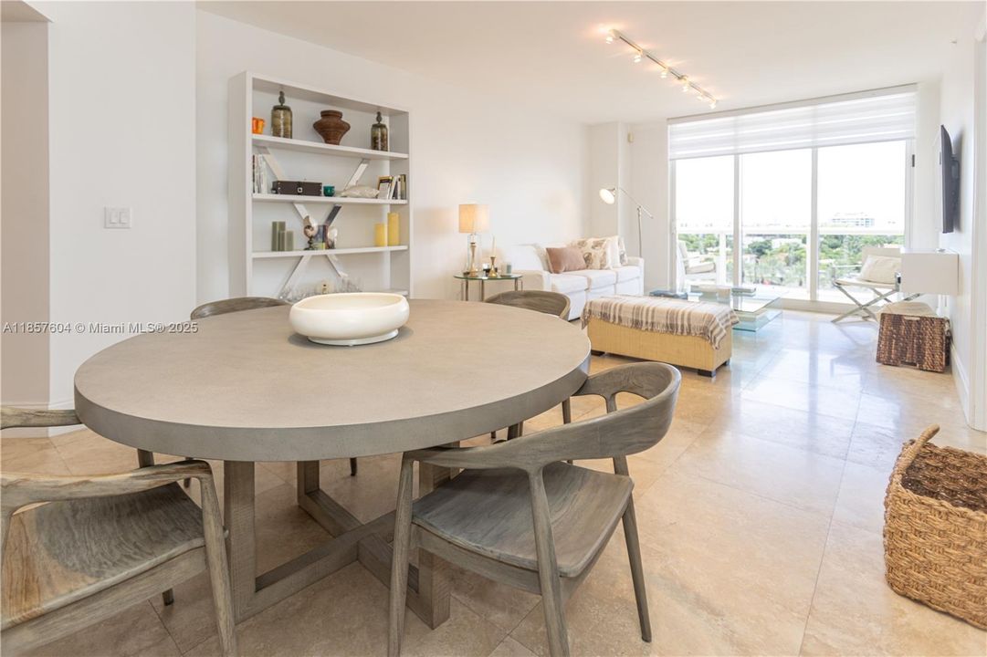 For Sale: $900,000 (2 beds, 2 baths, 1260 Square Feet)