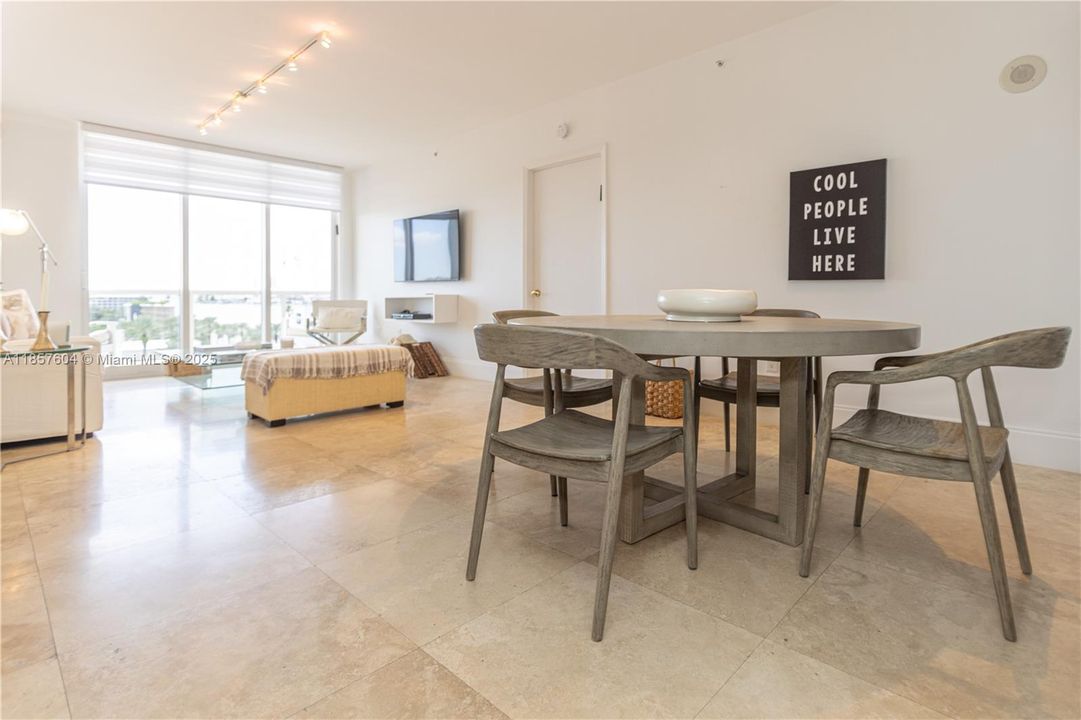 For Sale: $900,000 (2 beds, 2 baths, 1260 Square Feet)