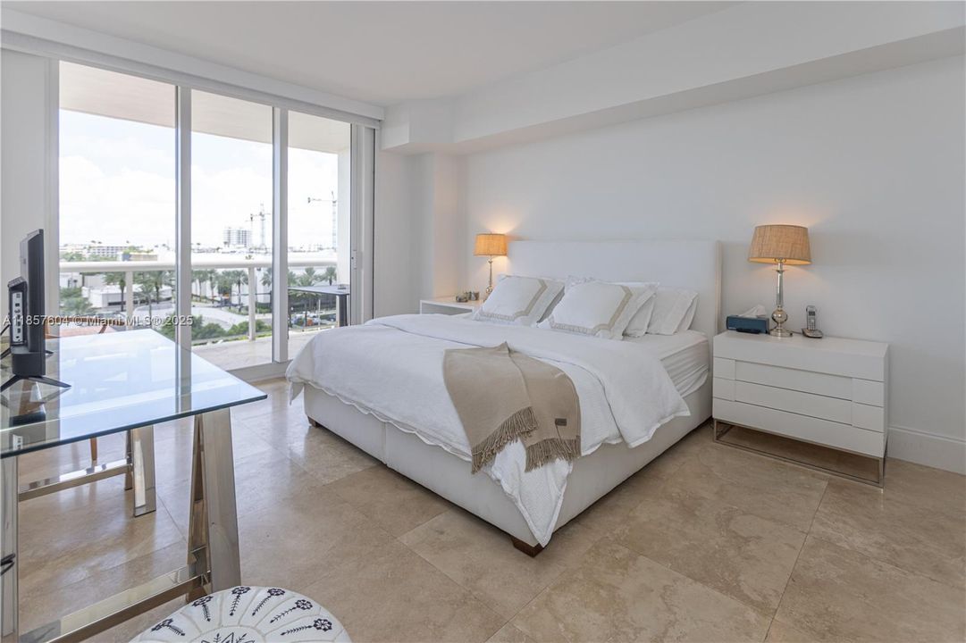 For Sale: $900,000 (2 beds, 2 baths, 1260 Square Feet)