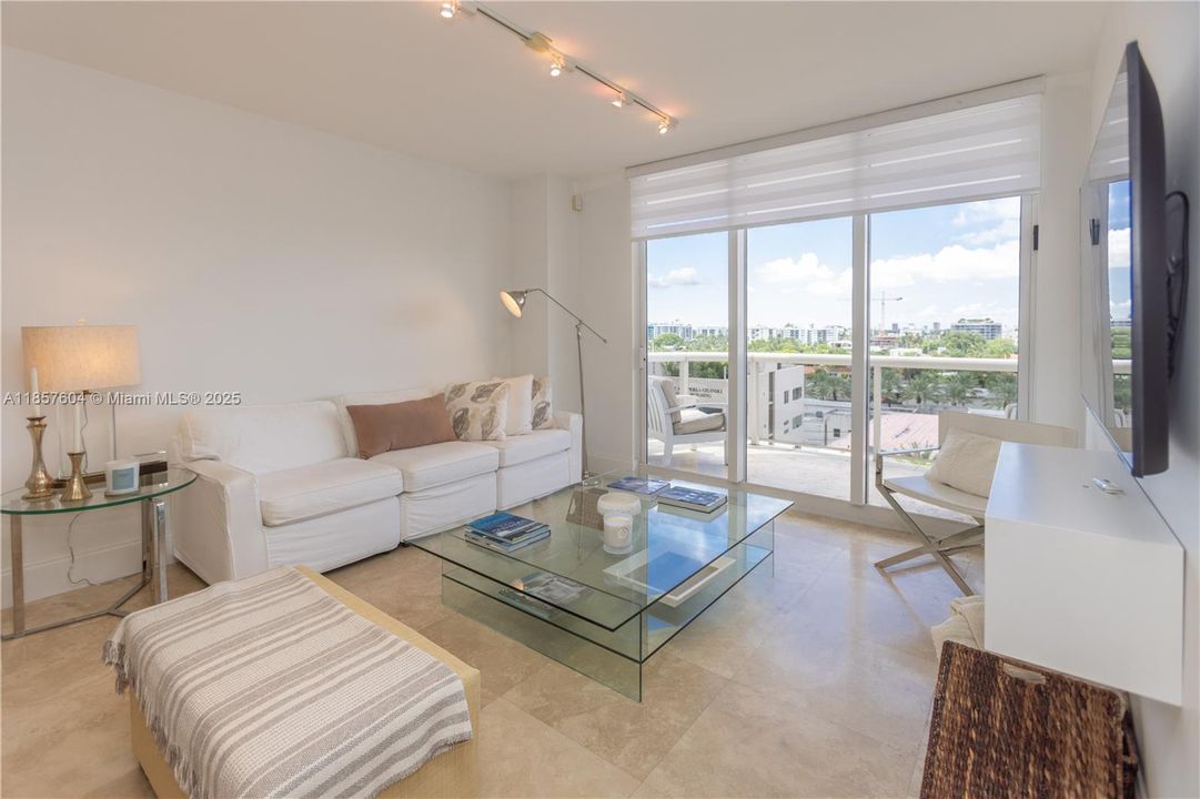 For Sale: $900,000 (2 beds, 2 baths, 1260 Square Feet)