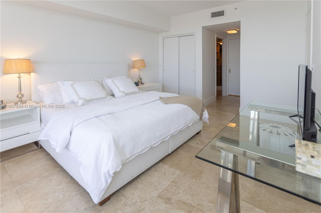 For Sale: $900,000 (2 beds, 2 baths, 1260 Square Feet)