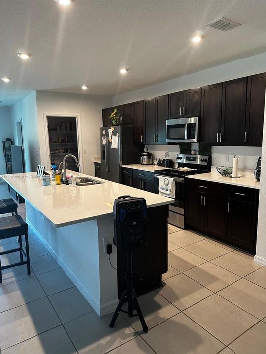 En Venta: $399,000 (4 camas, 3 baños, 0 Pies cuadrados)