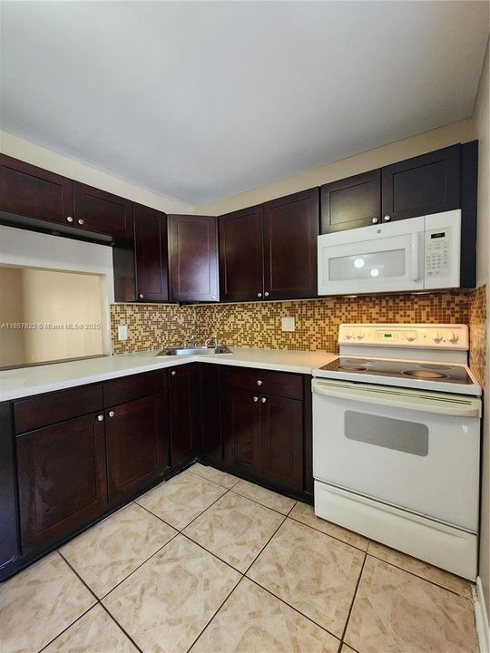 Active With Contract: $91,000 (1 beds, 1 baths, 660 Square Feet)