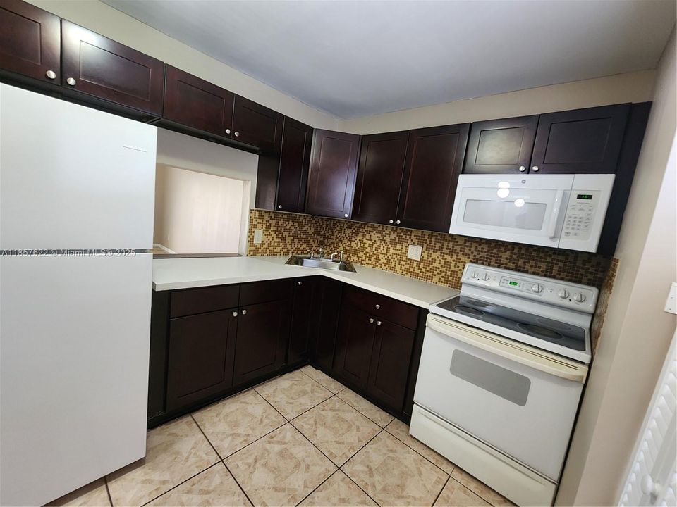 Active With Contract: $91,000 (1 beds, 1 baths, 660 Square Feet)