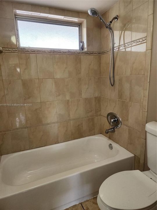 Active With Contract: $91,000 (1 beds, 1 baths, 660 Square Feet)