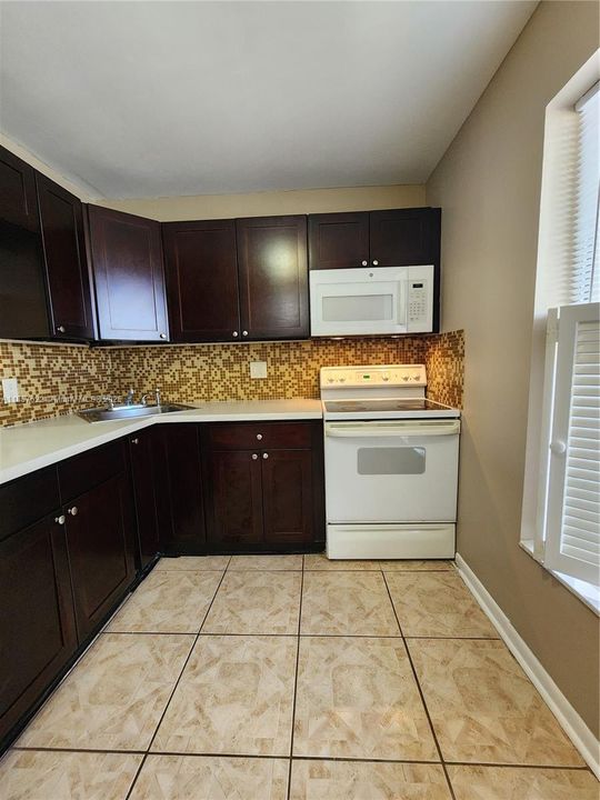 Active With Contract: $91,000 (1 beds, 1 baths, 660 Square Feet)