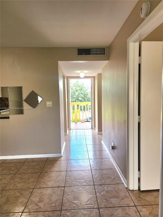 Active With Contract: $91,000 (1 beds, 1 baths, 660 Square Feet)