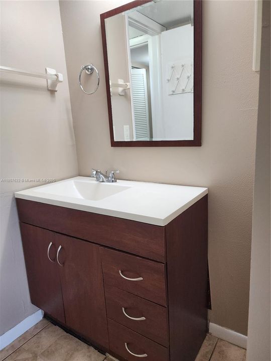 Active With Contract: $91,000 (1 beds, 1 baths, 660 Square Feet)