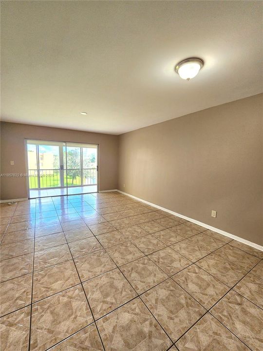 Active With Contract: $91,000 (1 beds, 1 baths, 660 Square Feet)