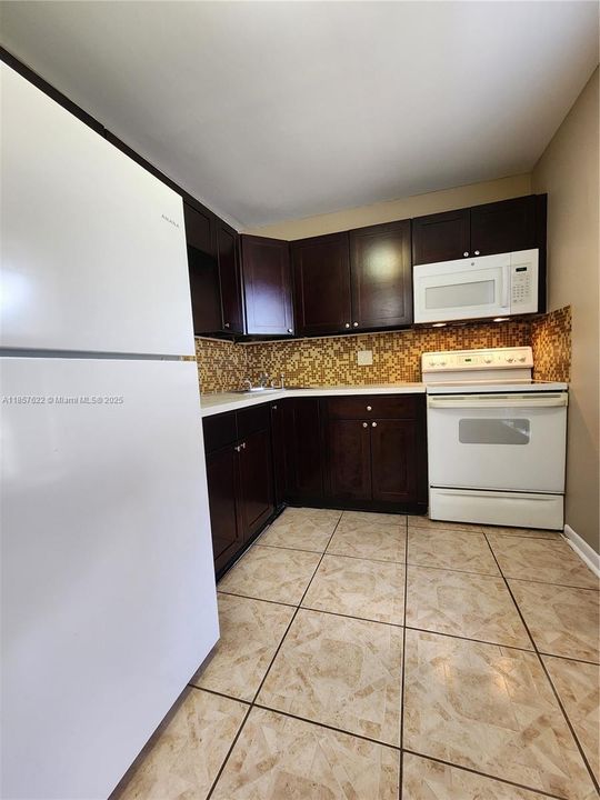 Active With Contract: $91,000 (1 beds, 1 baths, 660 Square Feet)
