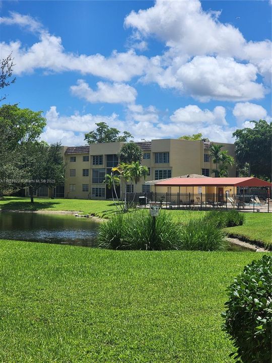 Active With Contract: $91,000 (1 beds, 1 baths, 660 Square Feet)