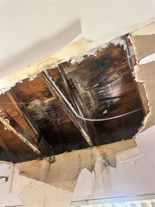 Active With Contract: $165,000 (2 beds, 2 baths, 1057 Square Feet)