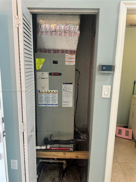 Active With Contract: $165,000 (2 beds, 2 baths, 1057 Square Feet)