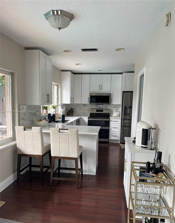 En Venta: $725,000 (3 camas, 2 baños, 1608 Pies cuadrados)