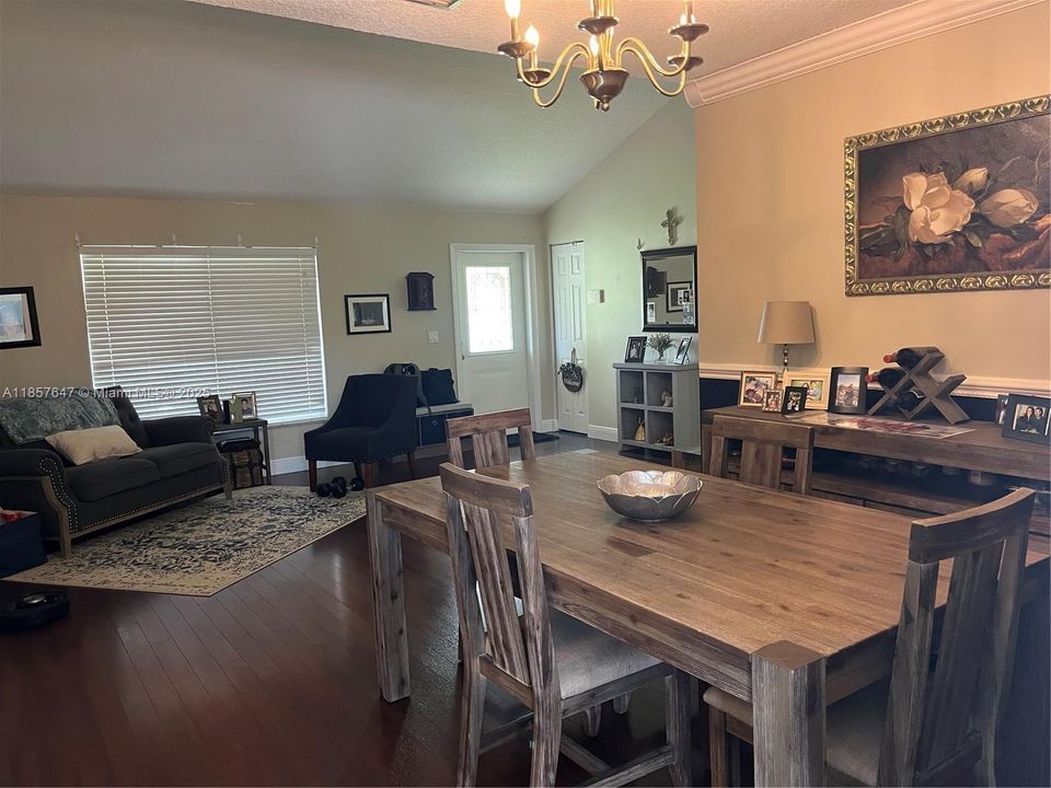 En Venta: $725,000 (3 camas, 2 baños, 1608 Pies cuadrados)