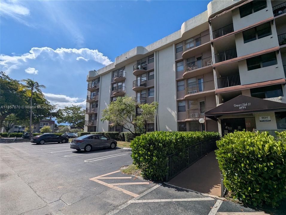 Под контрактом: $1,425 (1 спален, 1 ванн, 541 Квадратных фут)