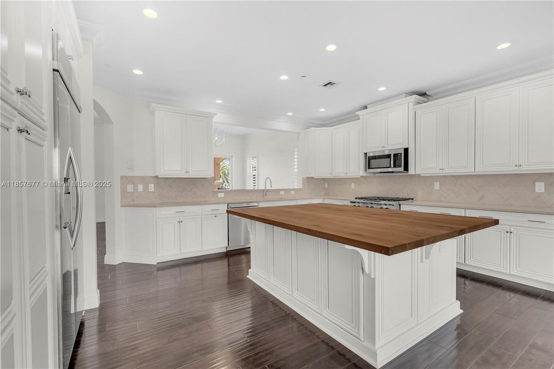 En Venta: $2,750,000 (3 camas, 2 baños, 2367 Pies cuadrados)