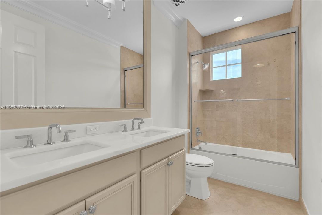 En Venta: $2,750,000 (3 camas, 2 baños, 2367 Pies cuadrados)