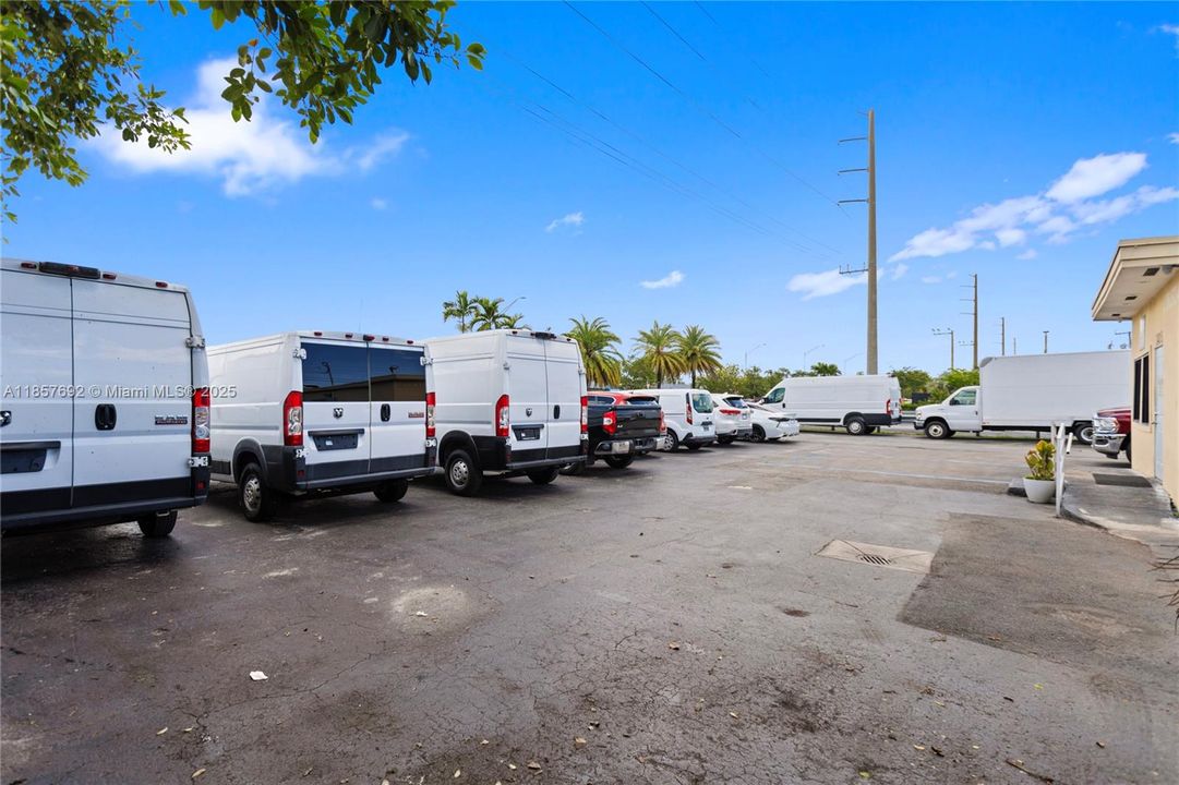 В аренду: $12,500 (0 спален, 0 ванн, 0 Квадратных фут)