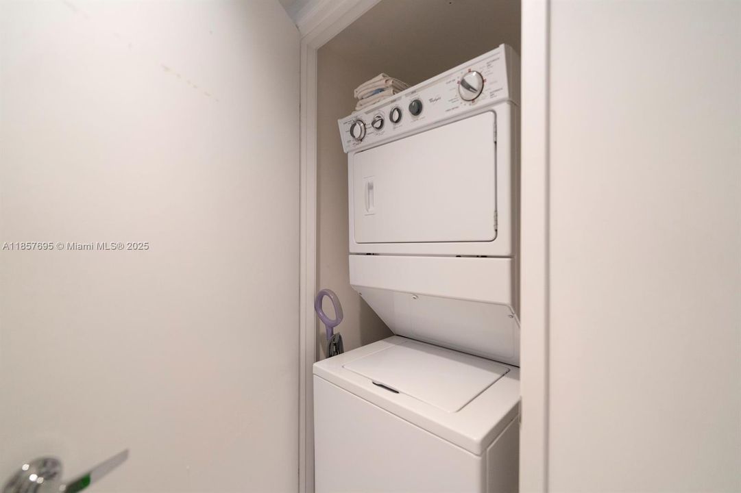 En Venta: $870,000 (3 camas, 2 baños, 1447 Pies cuadrados)