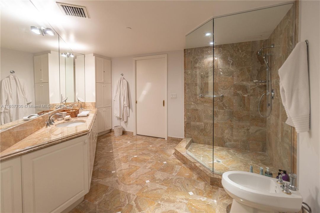 For Sale: $1,300,000 (2 beds, 2 baths, 1740 Square Feet)