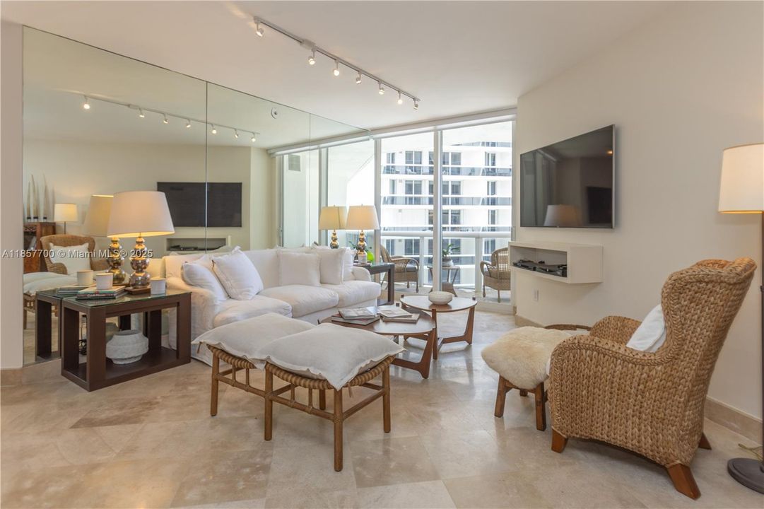 For Sale: $1,300,000 (2 beds, 2 baths, 1740 Square Feet)