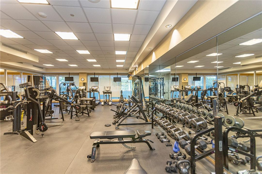 For Sale: $1,300,000 (2 beds, 2 baths, 1740 Square Feet)