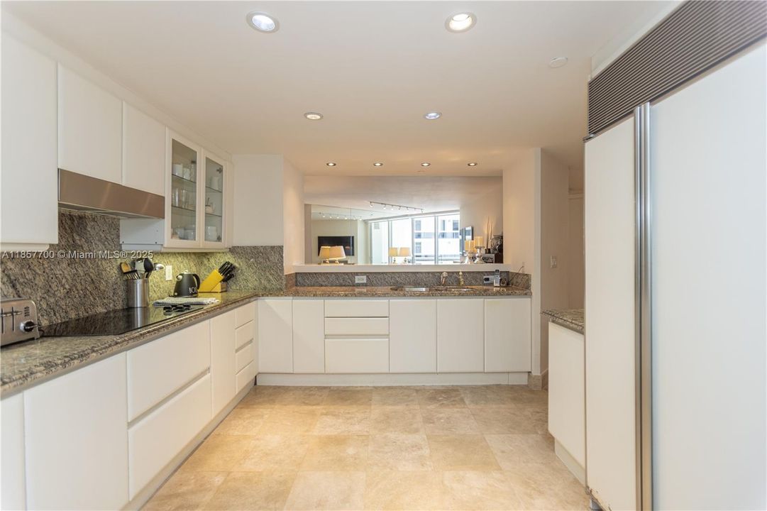 For Sale: $1,300,000 (2 beds, 2 baths, 1740 Square Feet)