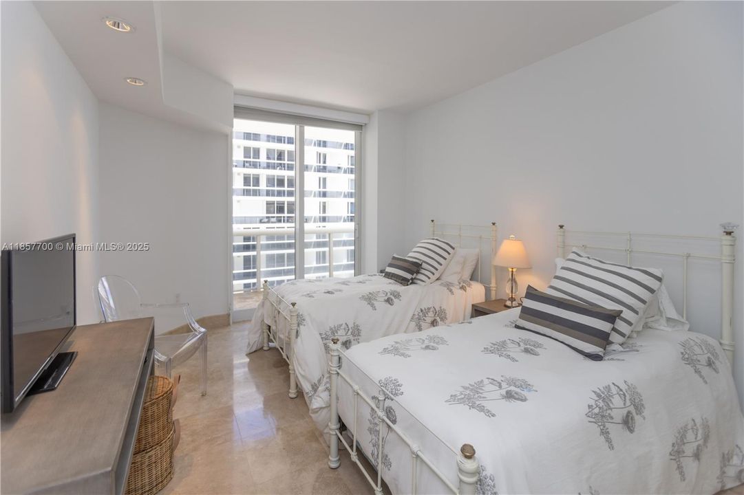 For Sale: $1,300,000 (2 beds, 2 baths, 1740 Square Feet)